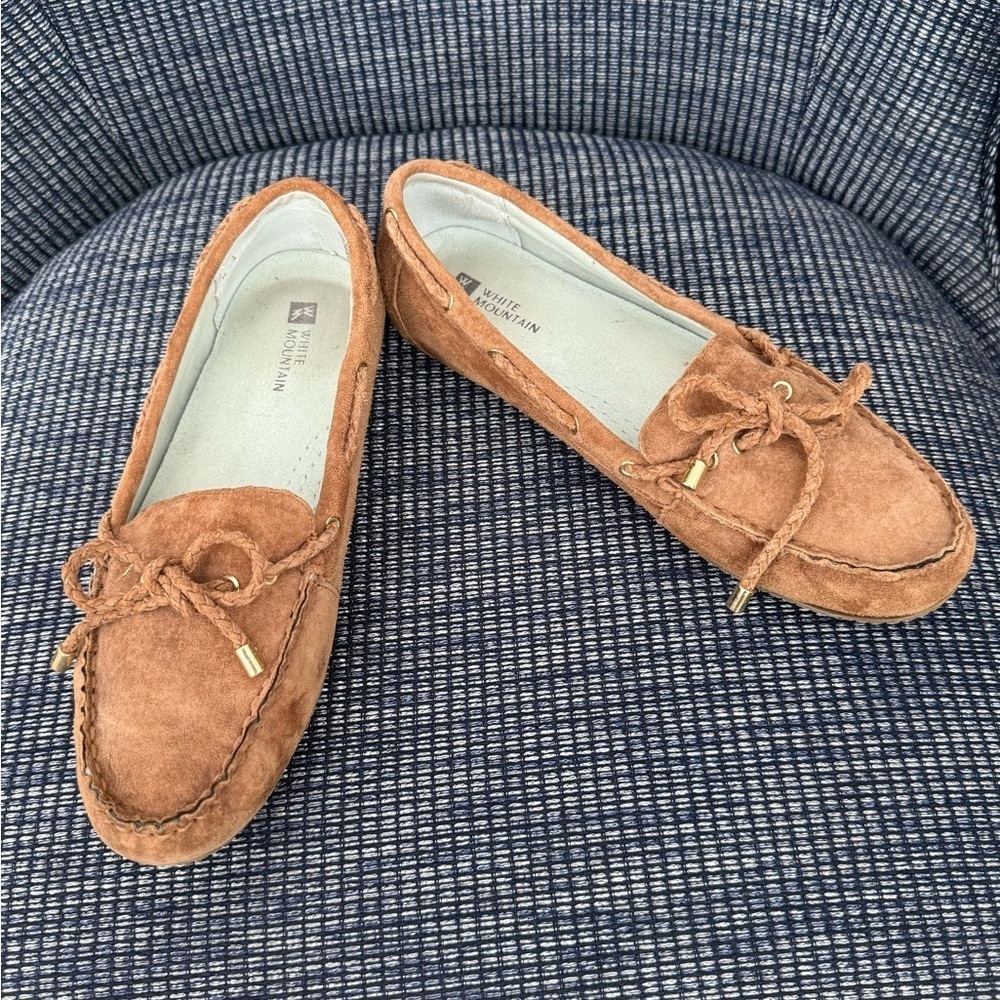 White Mountain ‘Surf’ Suede Moccasins - Picture 5 of 11